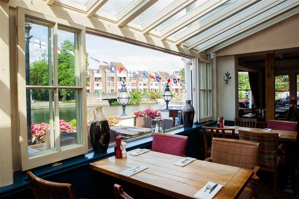 The Swan Hotel Staines-upon-Thames Exterior foto