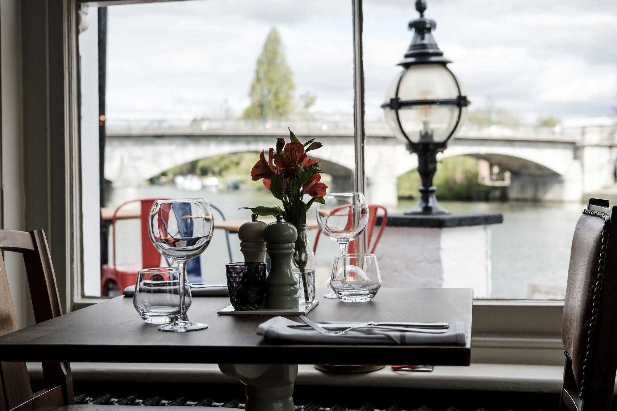 The Swan Hotel Staines-upon-Thames Exterior foto