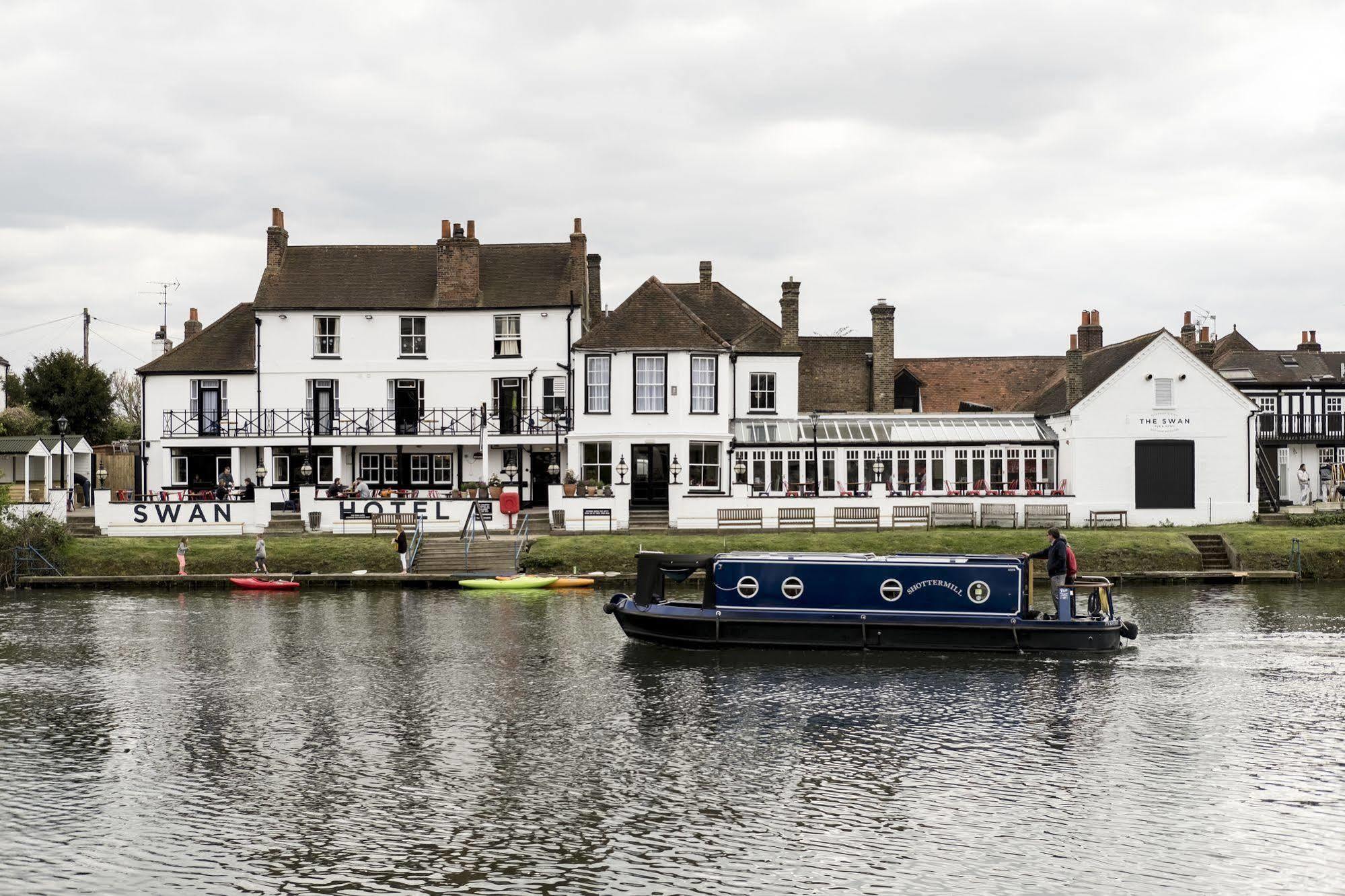 The Swan Hotel Staines-upon-Thames Exterior foto